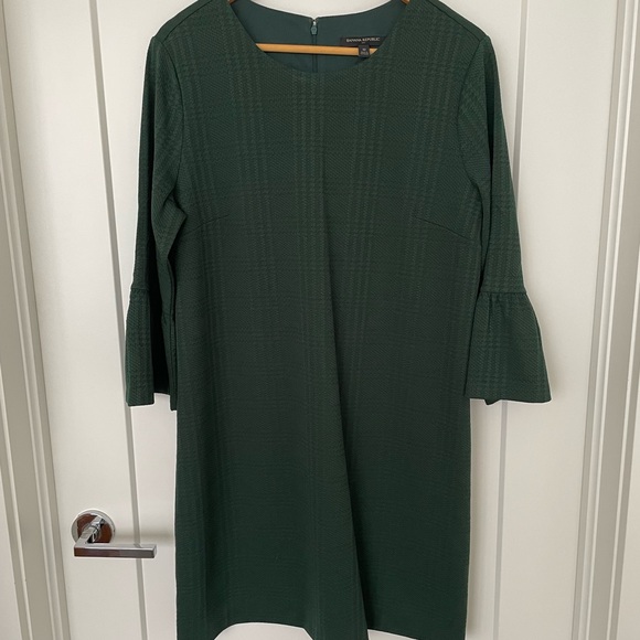 Gorgeous Green BR Dress - Picture 1 of 6